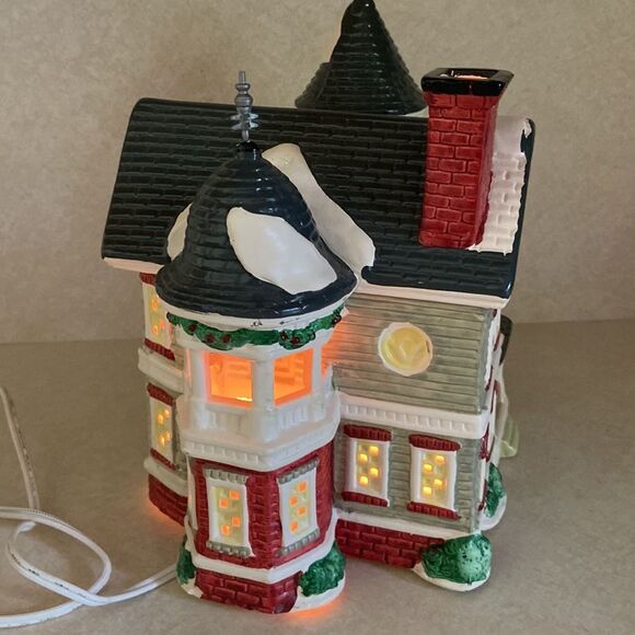 Santa’s Best Christmas in Vermont Ceramic House - Picture 8 of 9